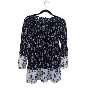 Floral & Ivy Black And White Print Abstract Lys Top Blouse Smocked Size Small